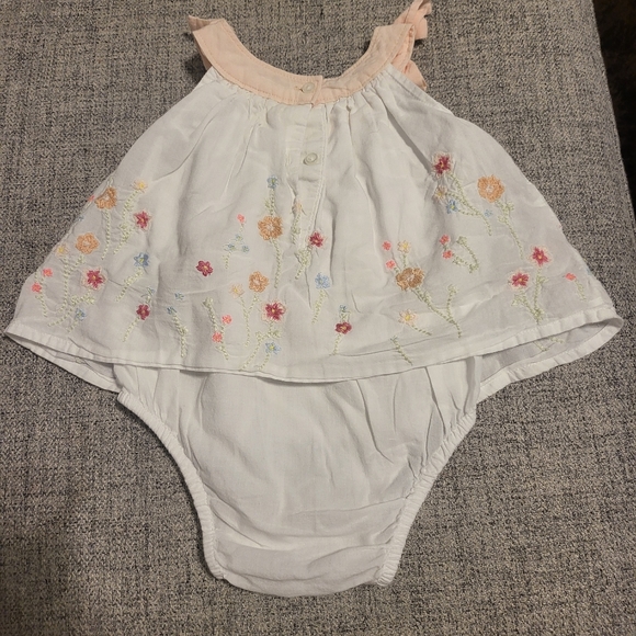 2 infant Dresses 3 to 6 months - Picture 2 of 10